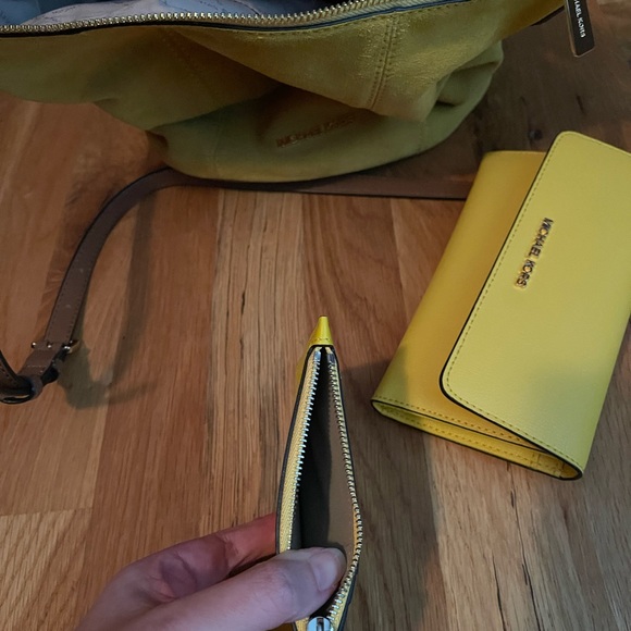 Michael Kors bag and 2 wallets - Picture 6 of 6